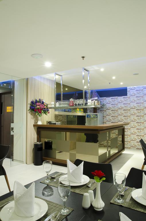 The Life Hotels City Center Surabaya Bagian luar foto